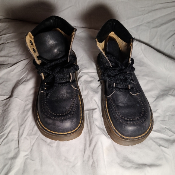 Dr Martens vintage late 80s or early 90s black leather boot. Sz 3UK, sz 5 US. - Picture 6 of 12